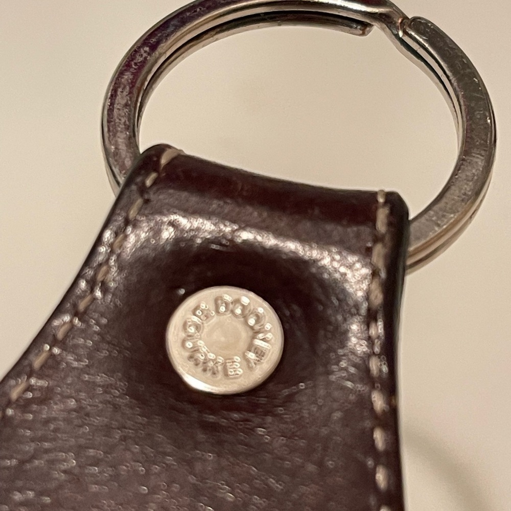 Dooney and bourke keys ring with beautiful brown leather kay holder - Picture 7 of 7